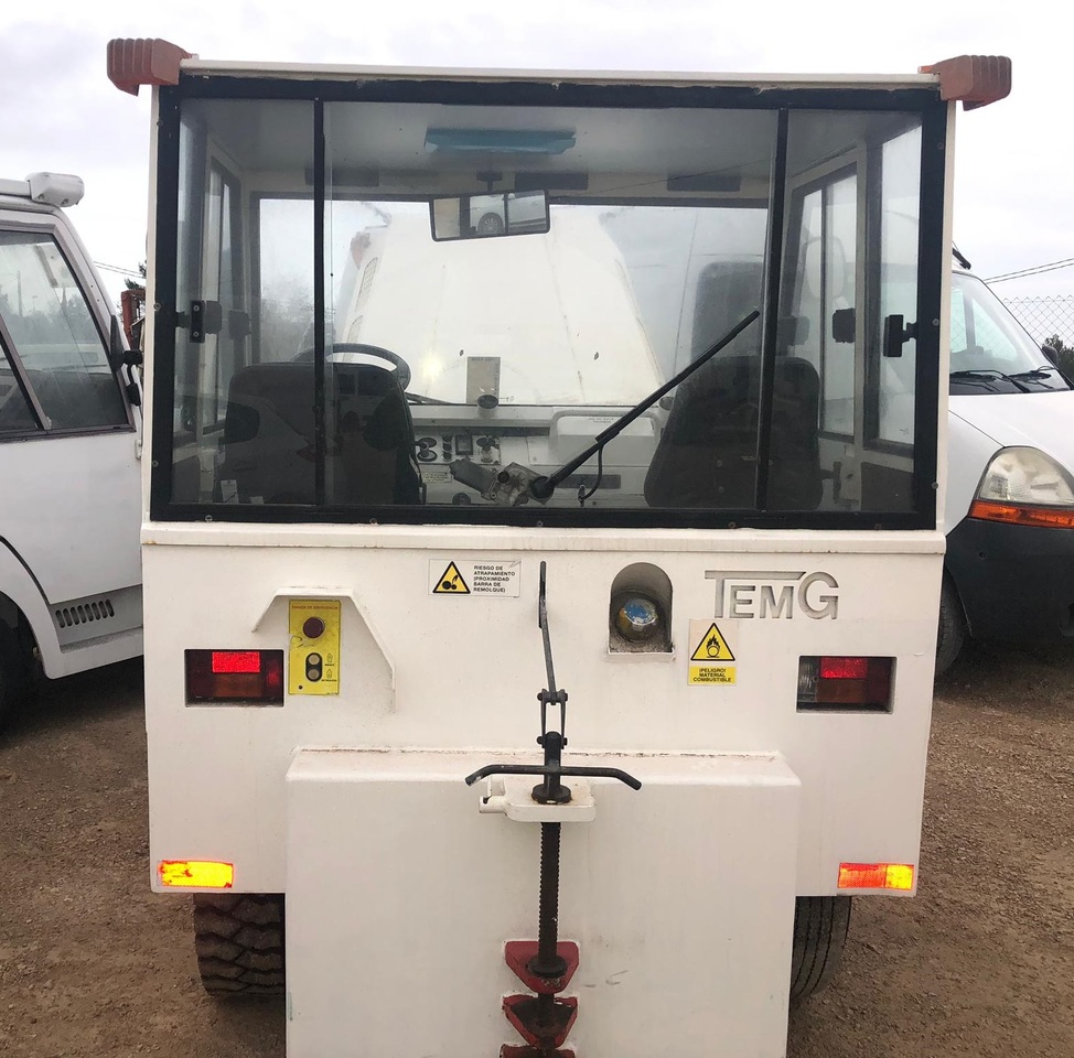 TEMG TRACTOR/DIESEL TG5000 - Baggage tractor: picture 4 TEMG TRACTOR/DIESEL TG5000 - Baggage tractor: picture 4