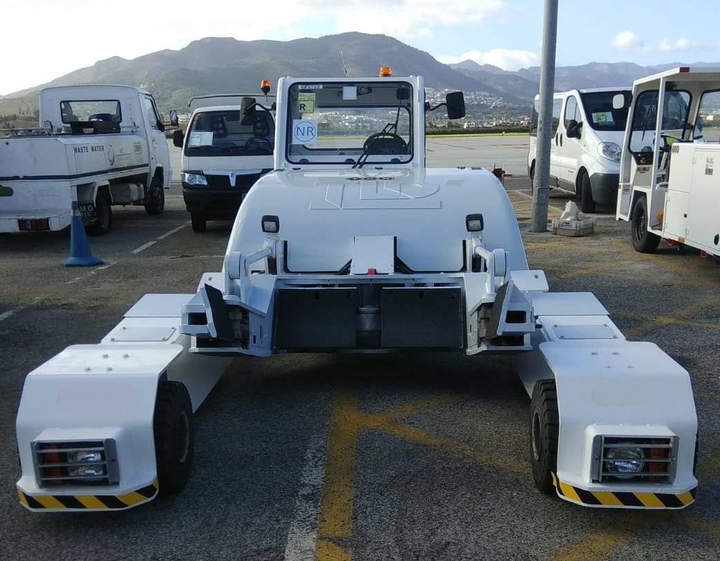 TLD Towbarless Pushback TPX 100 E - Pushback tractor: picture 3 TLD Towbarless Pushback TPX 100 E - Pushback tractor: picture 3