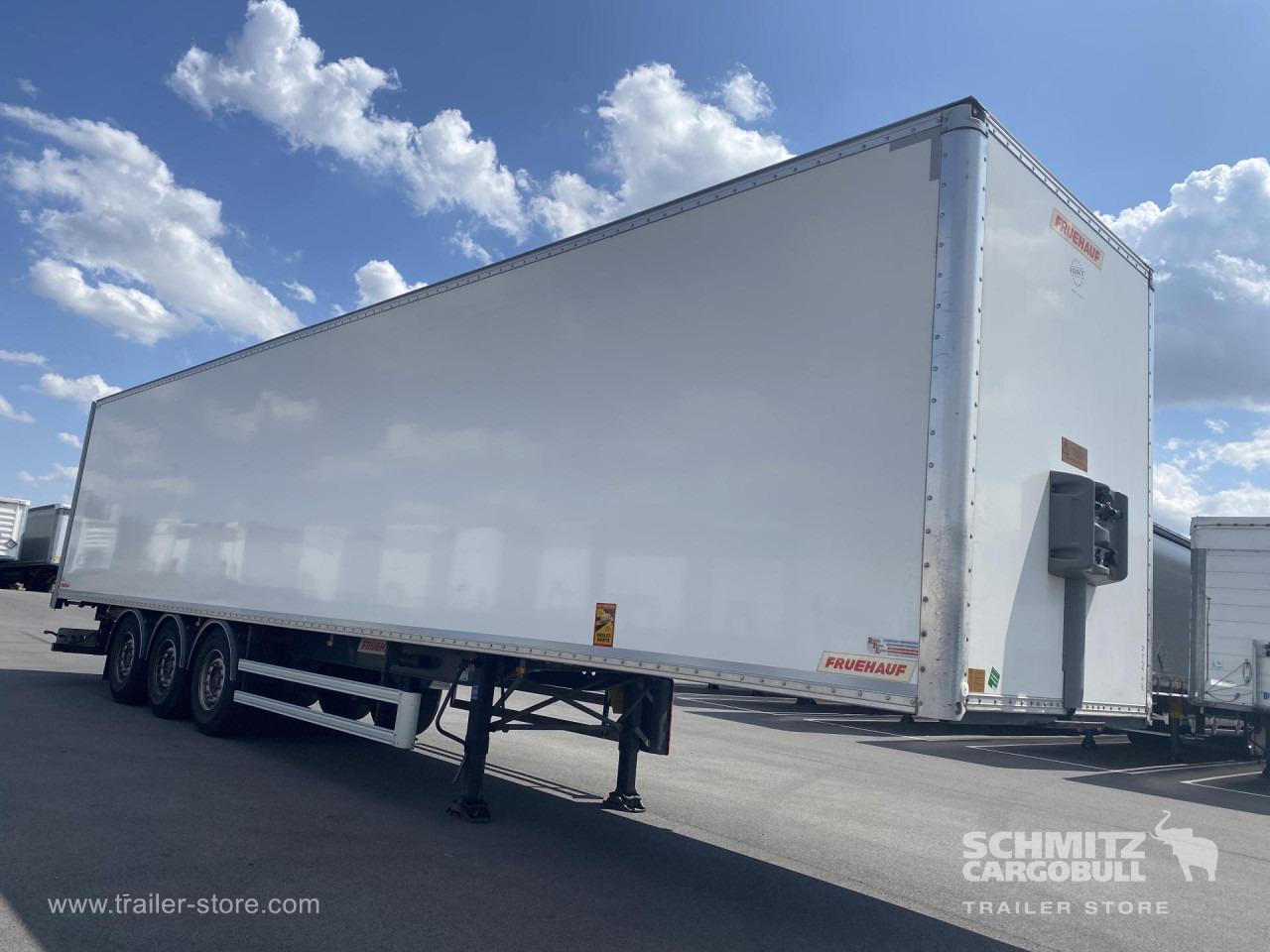 FRUEHAUF Dryfreight Standard Roller shutter door - Closed box semi-trailer: picture 1 FRUEHAUF Dryfreight Standard Roller shutter door - Closed box semi-trailer: picture 1