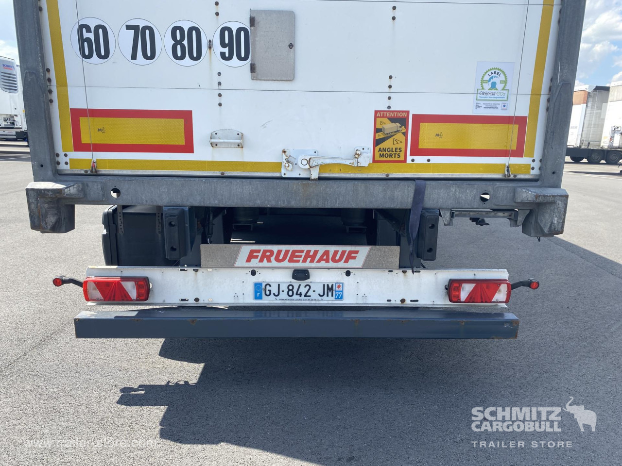 FRUEHAUF Dryfreight Standard Roller shutter door - Closed box semi-trailer: picture 2 FRUEHAUF Dryfreight Standard Roller shutter door - Closed box semi-trailer: picture 2