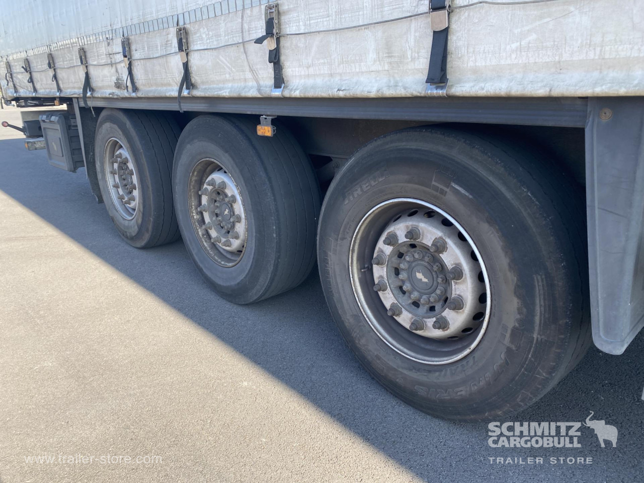 SCHMITZ Curtainsider Standard - Curtainsider semi-trailer: picture 3 SCHMITZ Curtainsider Standard - Curtainsider semi-trailer: picture 3