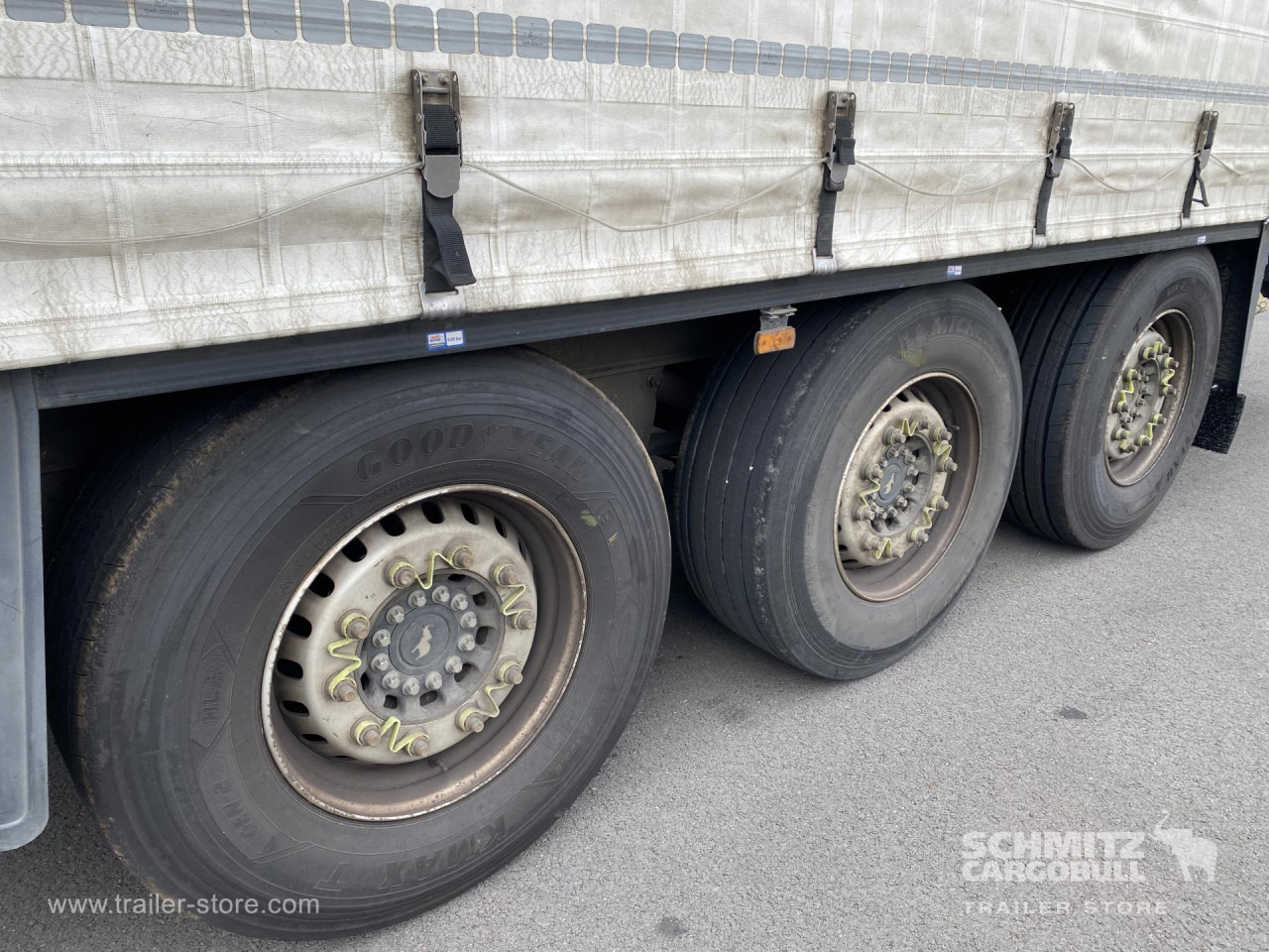 SCHMITZ Curtainsider Standard - Curtainsider semi-trailer: picture 3 SCHMITZ Curtainsider Standard - Curtainsider semi-trailer: picture 3