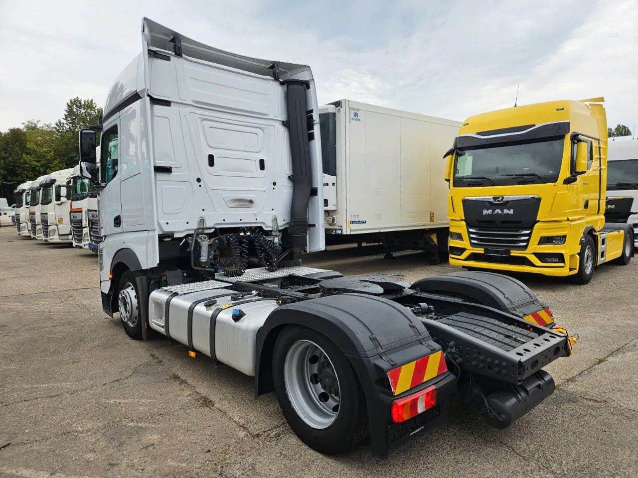 Mercedes-Benz Actros 1851 Mega, BigSpace, Standklima, 2 units - Tractor truck: picture 4 Mercedes-Benz Actros 1851 Mega, BigSpace, Standklima, 2 units - Tractor truck: picture 4