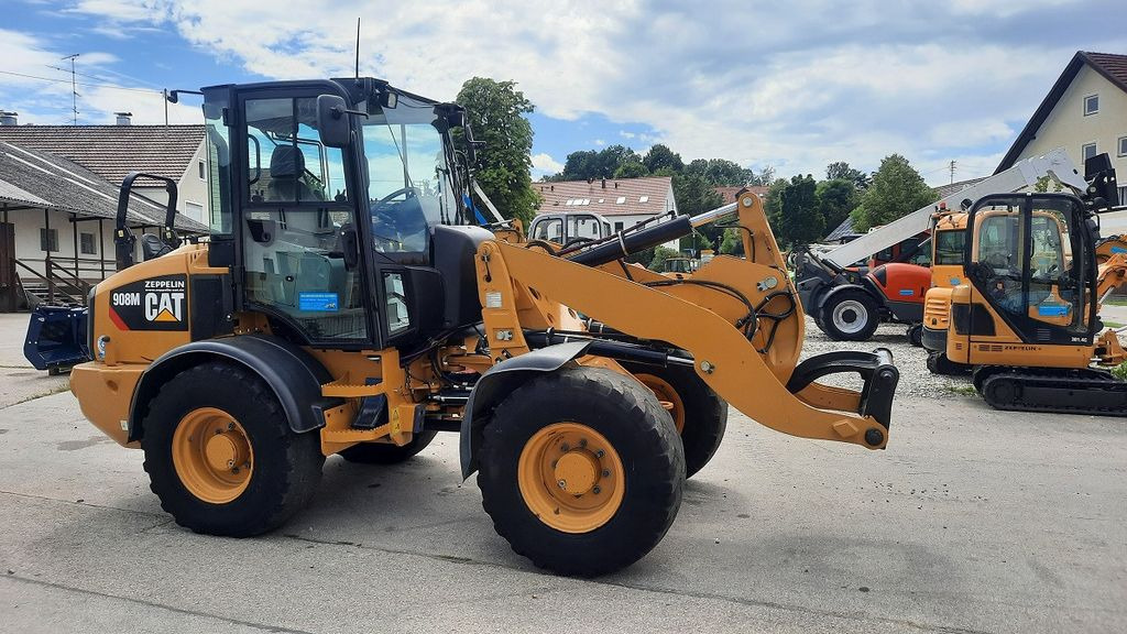 CAT 908M - Wheel loader: picture 3 CAT 908M - Wheel loader: picture 3