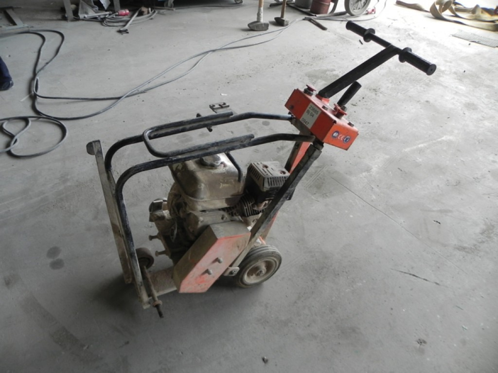 SAINT GOBAIN Norton Clipper C 51 Kleinteile - Construction machinery: picture 1 SAINT GOBAIN Norton Clipper C 51 Kleinteile - Construction machinery: picture 1