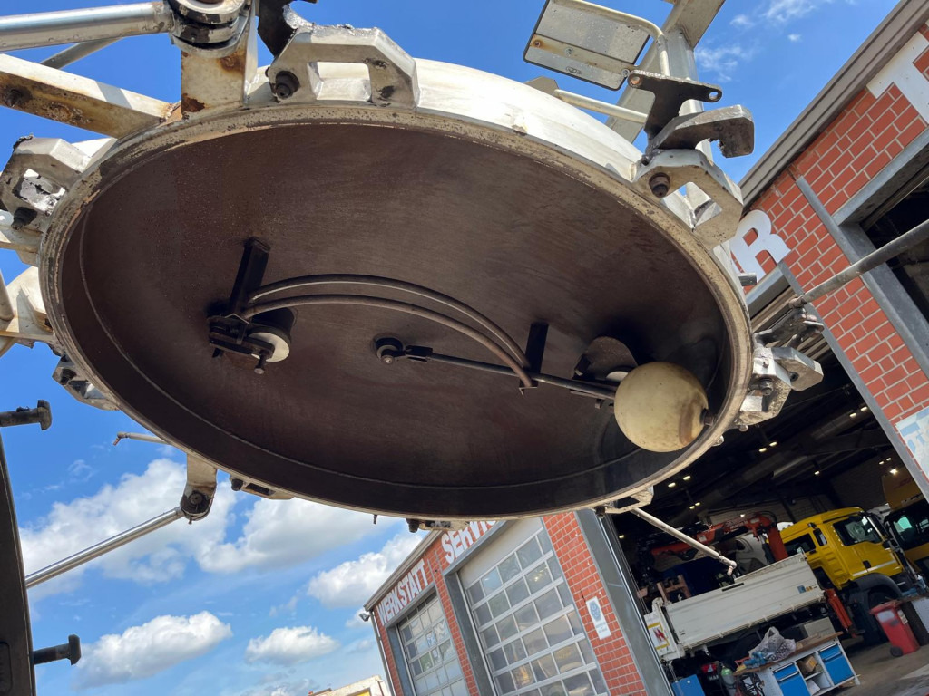 KRONE BDF-Anhänger AZW 18 Tankanhänger Bj-2011 Saug+Druck - Tanker trailer: picture 3 KRONE BDF-Anhänger AZW 18 Tankanhänger Bj-2011 Saug+Druck - Tanker trailer: picture 3