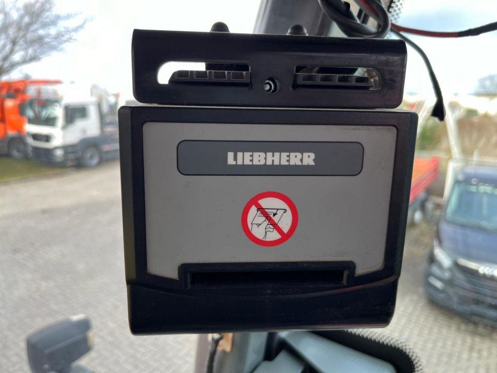 Wheel loader Liebherr Radlader L 566 Radlader: picture 8