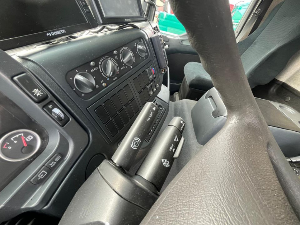 Box truck MAN TG-L 12.220 4x2 BL Standardkoffer LBW LBW 1.5 to: picture 15 Box truck MAN TG-L 12.220 4x2 BL Standardkoffer LBW LBW 1.5 to: picture 15