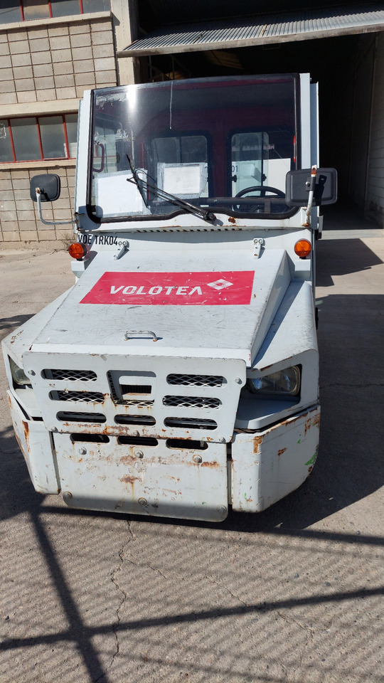 FV-02 Tractor Nissan - Baggage tractor: picture 1 FV-02 Tractor Nissan - Baggage tractor: picture 1