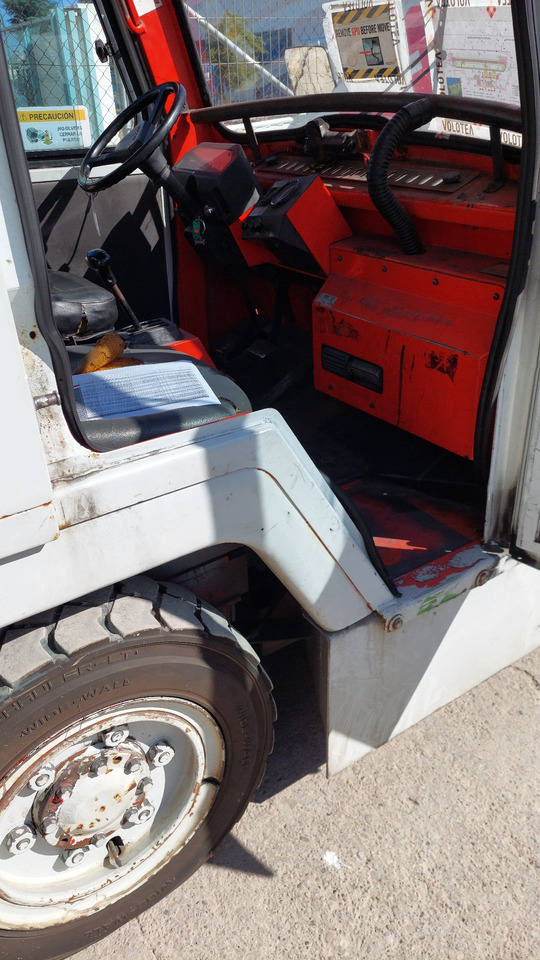 FV-02 Tractor Nissan - Baggage tractor: picture 4 FV-02 Tractor Nissan - Baggage tractor: picture 4