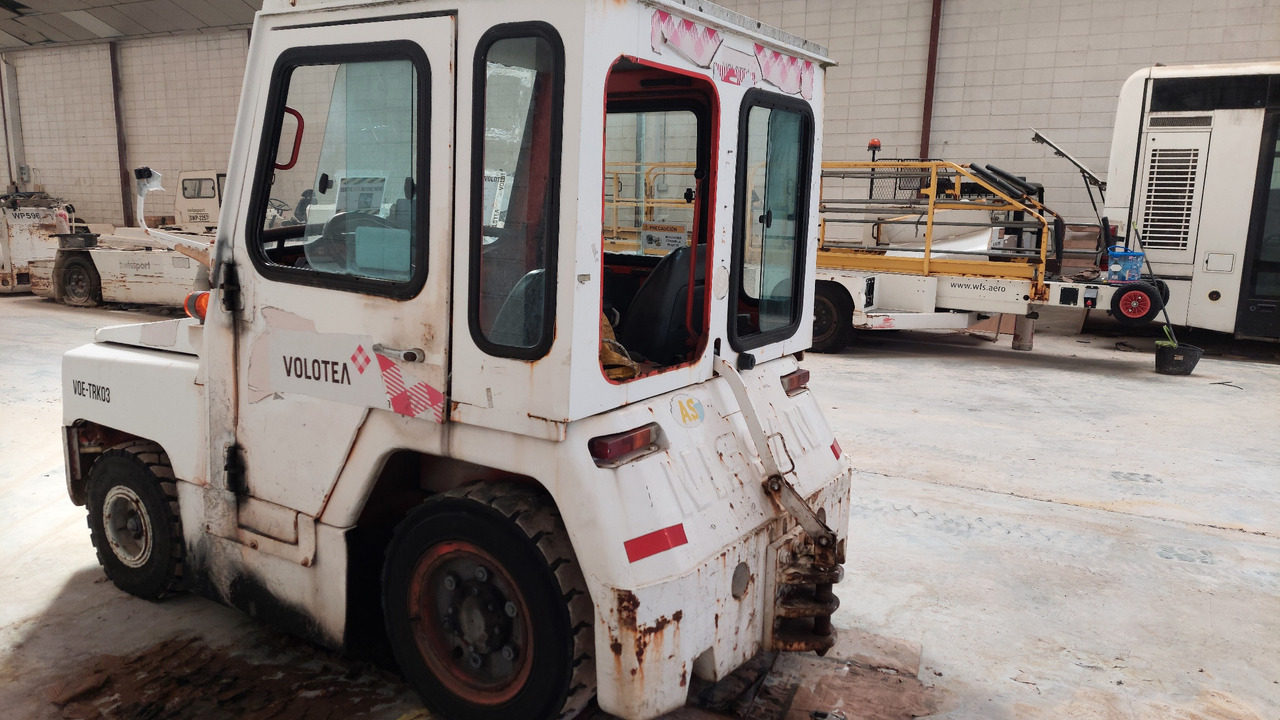 FV02 Nissan Baggage Tractor - Baggage tractor: picture 3 FV02 Nissan Baggage Tractor - Baggage tractor: picture 3