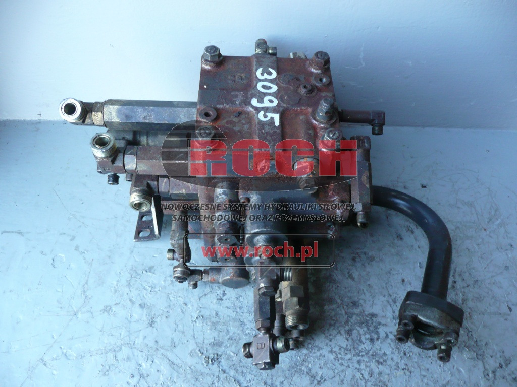 KOMATSU - 3 SEKCYJNY - Hydraulic valve: picture 2 KOMATSU - 3 SEKCYJNY - Hydraulic valve: picture 2