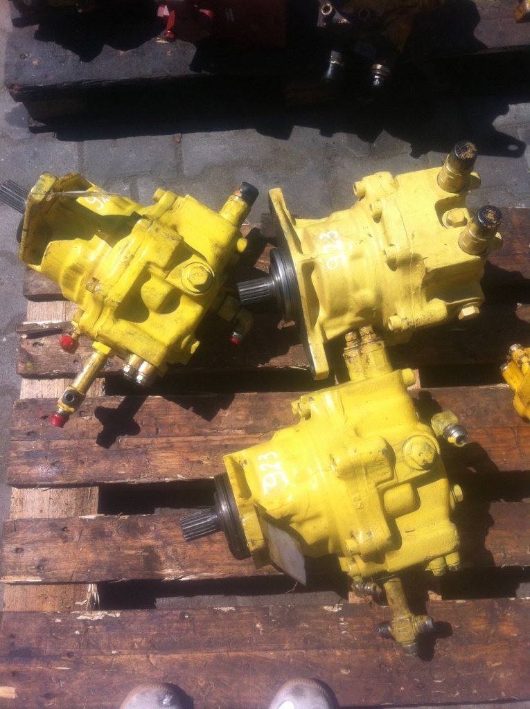 KOMATSU E2156297 - Hydraulic motor for Construction machinery: picture 1 KOMATSU E2156297 - Hydraulic motor for Construction machinery: picture 1
