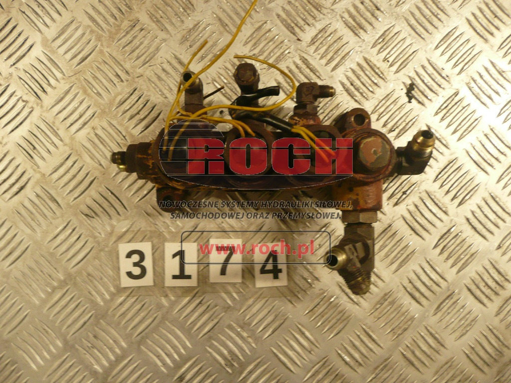 ZEXEL 76402 307820-2250 - 3 SEKCYJNY - Hydraulic valve: picture 2 ZEXEL 76402 307820-2250 - 3 SEKCYJNY - Hydraulic valve: picture 2