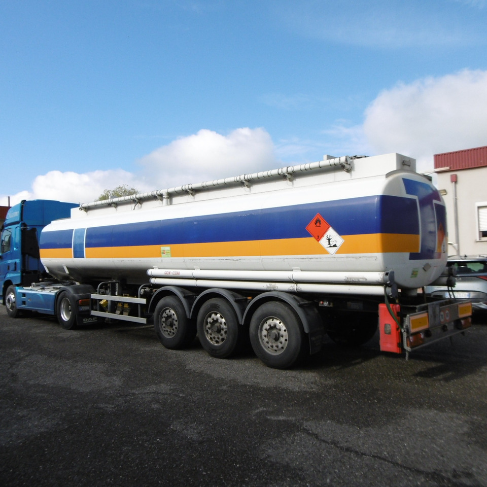 SACIM 8 Compartments - Tanker semi-trailer: picture 4 SACIM 8 Compartments - Tanker semi-trailer: picture 4