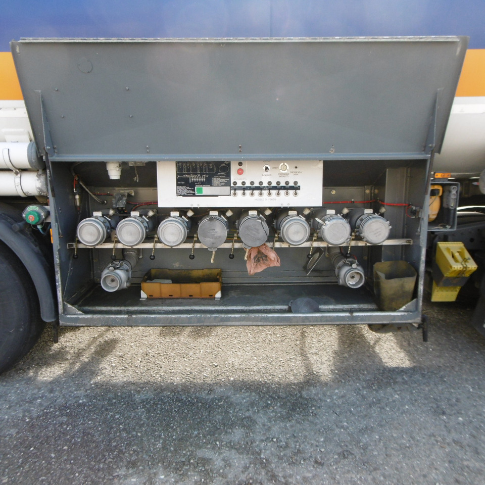SACIM 8 Compartments - Tanker semi-trailer: picture 5 SACIM 8 Compartments - Tanker semi-trailer: picture 5