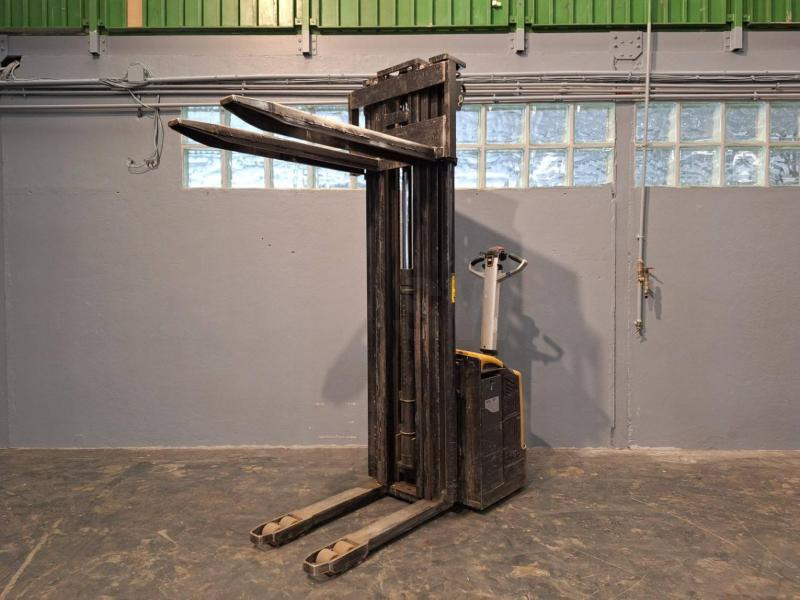 Stacker Caterpillar NSP16N: picture 12 Stacker Caterpillar NSP16N: picture 12