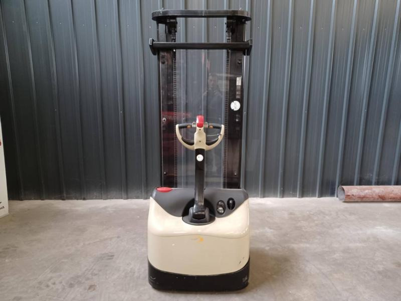 Crown WF3000-1.0FT - Stacker: picture 4 Crown WF3000-1.0FT - Stacker: picture 4