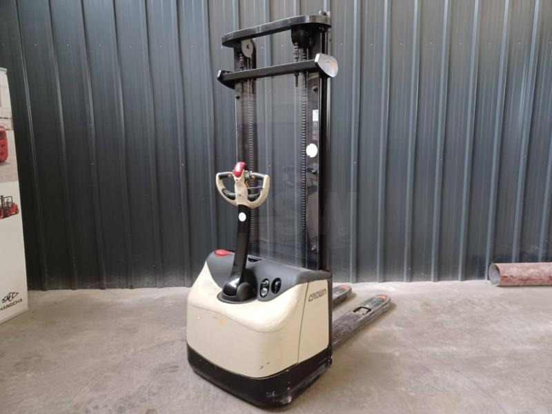 Crown WF3000-1.0FT - Stacker: picture 1 Crown WF3000-1.0FT - Stacker: picture 1