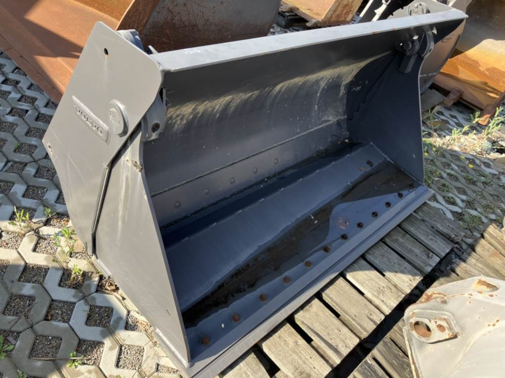 Volvo Klappschaufel mit Messer -P Aufnahme - Bucket: picture 1 Volvo Klappschaufel mit Messer -P Aufnahme - Bucket: picture 1