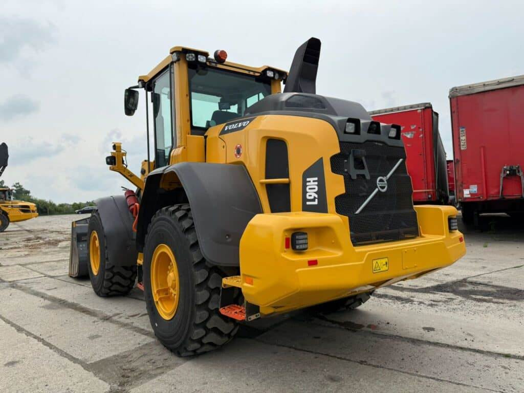 Volvo L90H - Wheel loader: picture 2 Volvo L90H - Wheel loader: picture 2