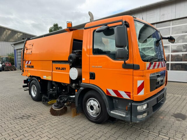 Road sweeper MAN TGL 12.220 4x2 BL Kehrmaschine Viajet 5RHS: picture 8