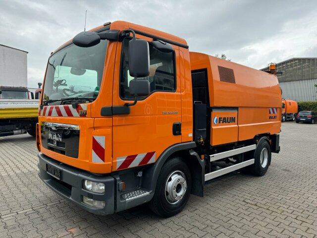 Road sweeper MAN TGL 12.220 4x2 BL Kehrmaschine Viajet 5RHS: picture 9