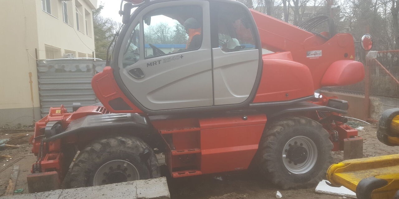 Telescopic handler Manitou MRT2540+: picture 16