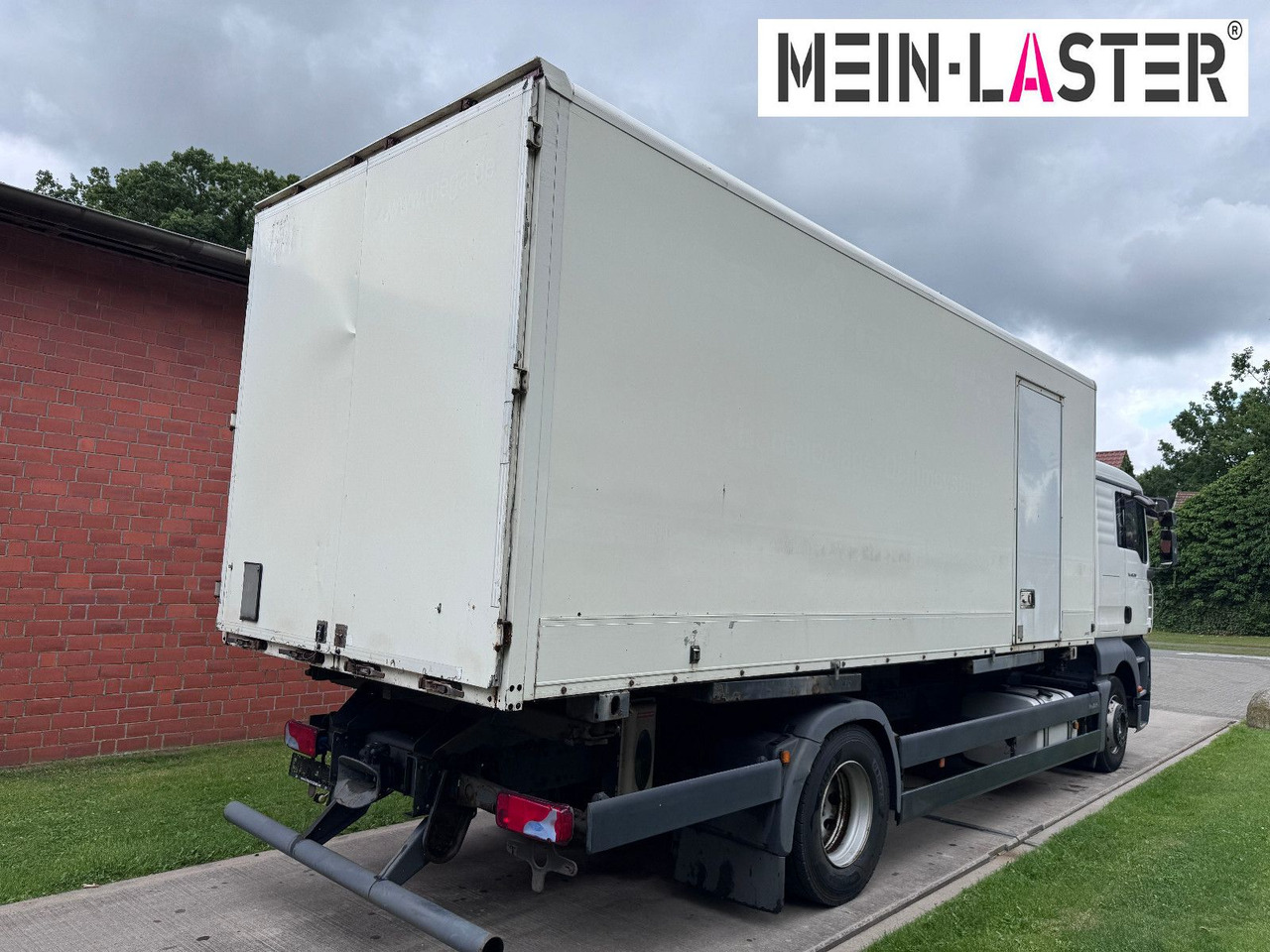 MAN TGA 18.350 BDF 5 Sitzer Klima nur 209.380 km - Box truck: picture 5 MAN TGA 18.350 BDF 5 Sitzer Klima nur 209.380 km - Box truck: picture 5