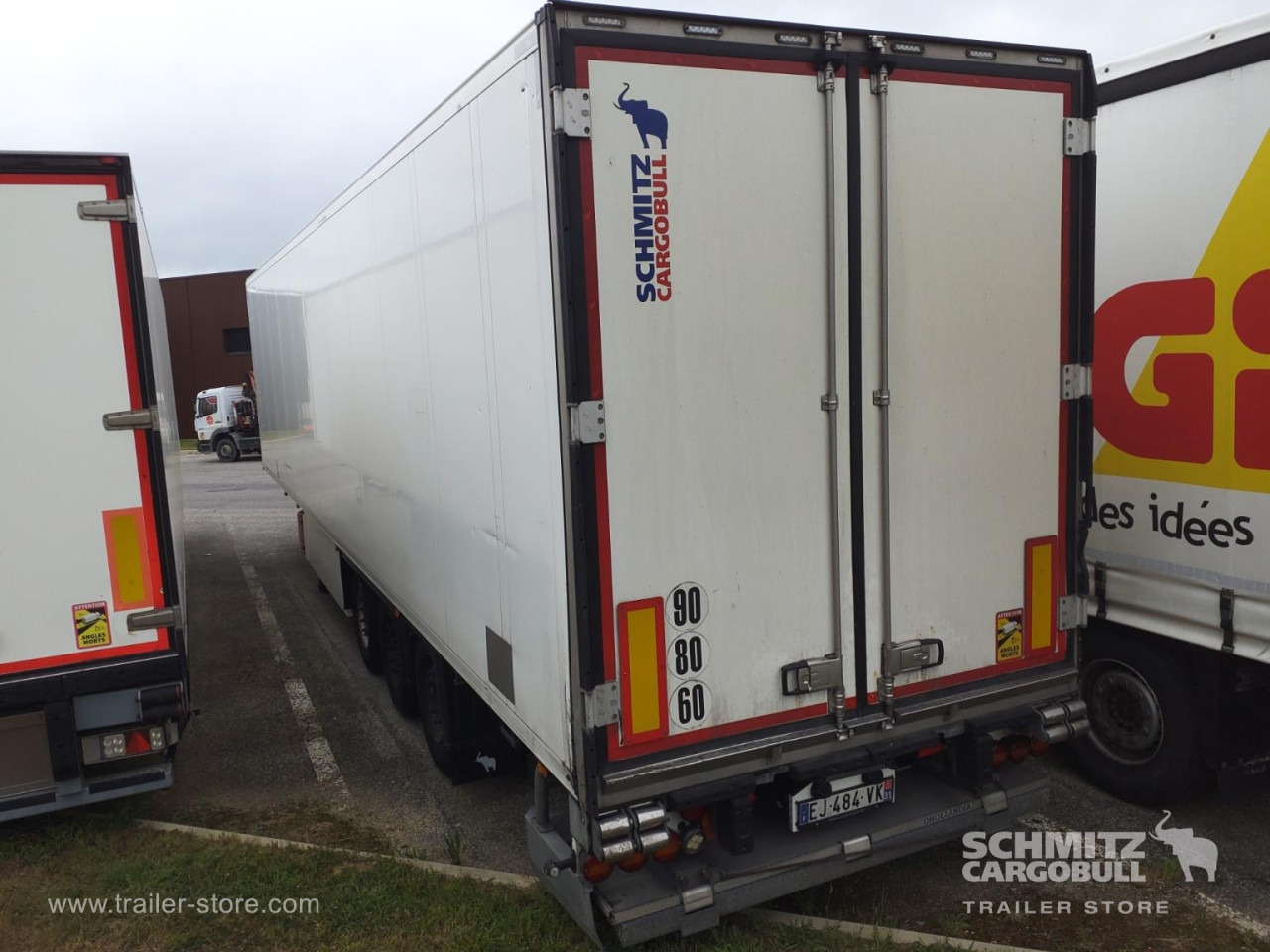 SCHMITZ Reefer Standard Taillift - Isothermal semi-trailer: picture 2 SCHMITZ Reefer Standard Taillift - Isothermal semi-trailer: picture 2