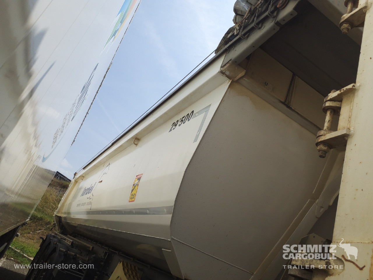 SCHMITZ Tipper Steel half pipe body 24m³ - Tipper semi-trailer: picture 1 SCHMITZ Tipper Steel half pipe body 24m³ - Tipper semi-trailer: picture 1