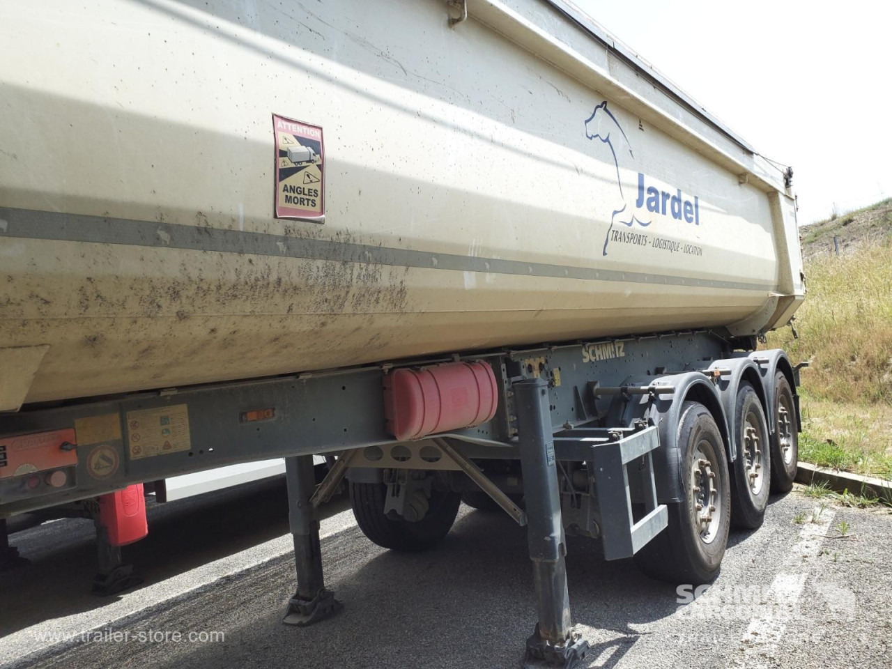SCHMITZ Tipper Steel half pipe body 26m³ - Tipper semi-trailer: picture 1 SCHMITZ Tipper Steel half pipe body 26m³ - Tipper semi-trailer: picture 1