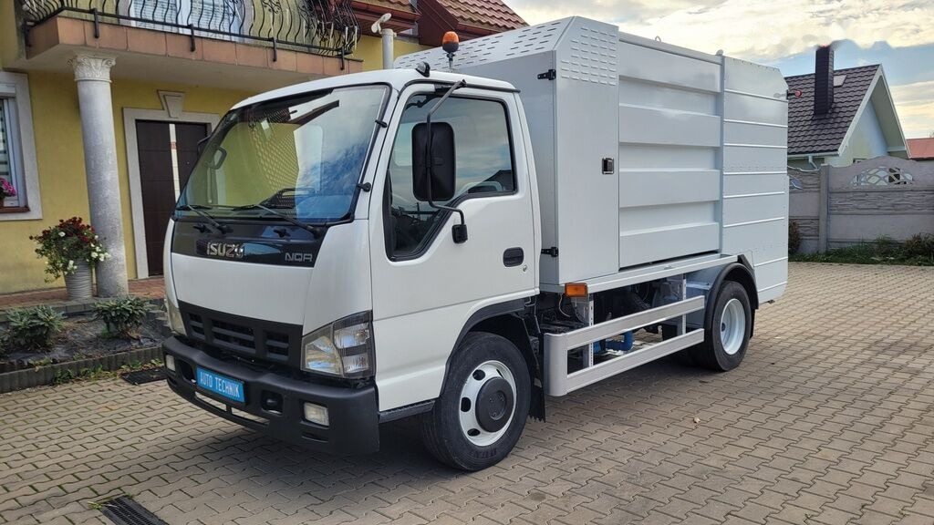 Isuzu NQR75 Container washer laveuse lavacassonetti myjka - Garbage truck: picture 4 Isuzu NQR75 Container washer laveuse lavacassonetti myjka - Garbage truck: picture 4