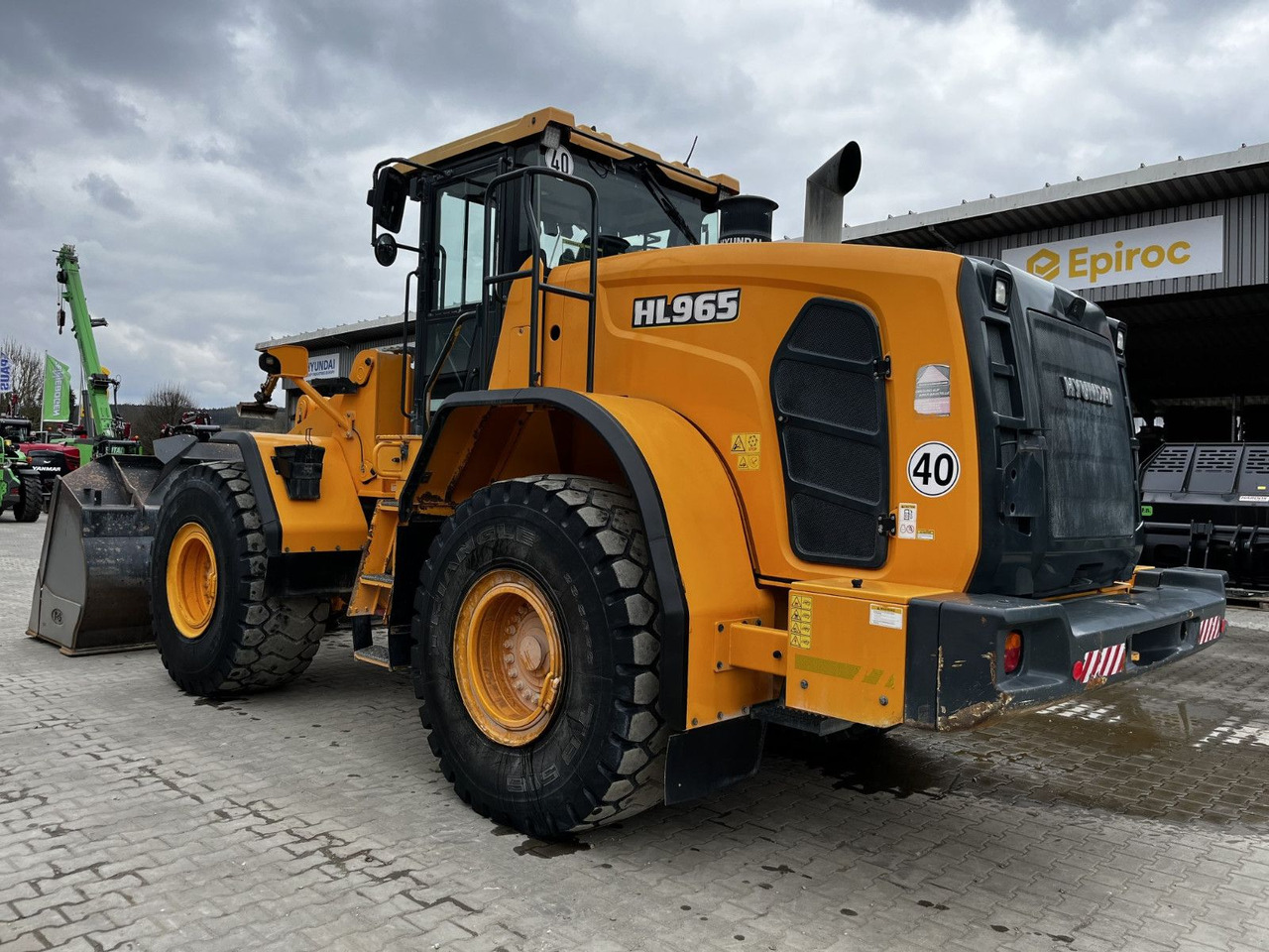 Hyundai HL 965 - Wheel loader: picture 4 Hyundai HL 965 - Wheel loader: picture 4