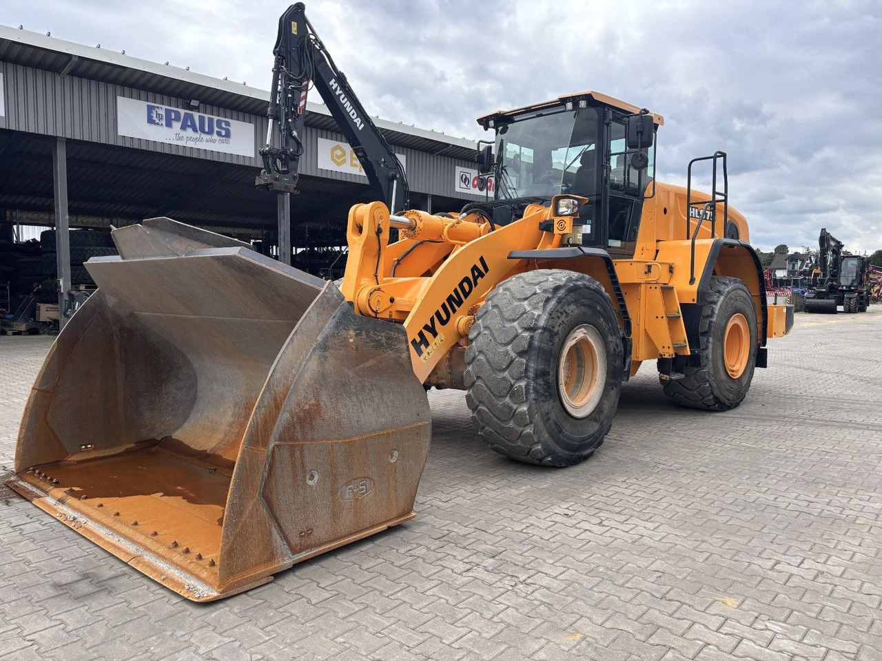 Hyundai HL975 - Wheel loader: picture 1 Hyundai HL975 - Wheel loader: picture 1