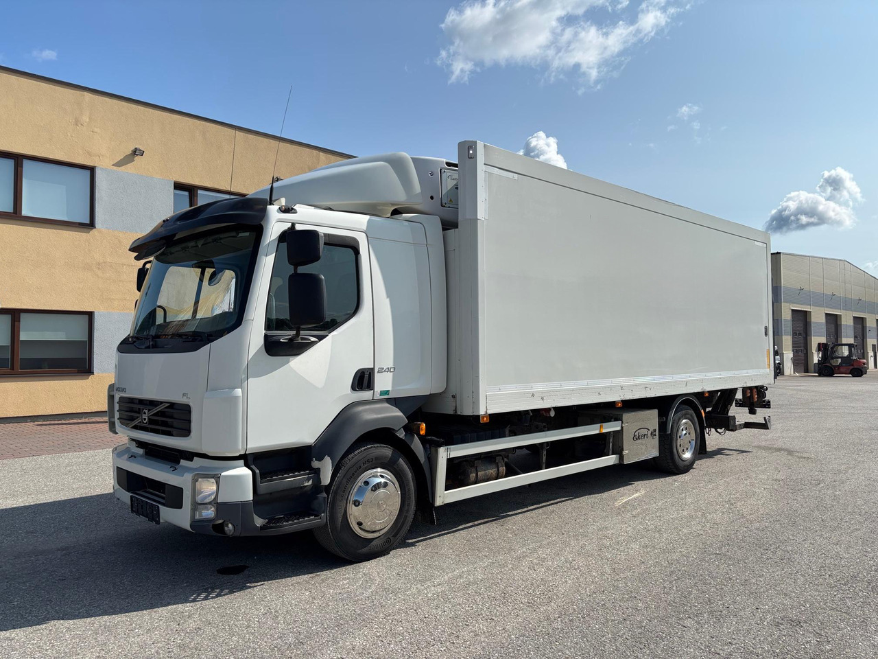 VOLVO FL240 - Refrigerator truck: picture 3 VOLVO FL240 - Refrigerator truck: picture 3