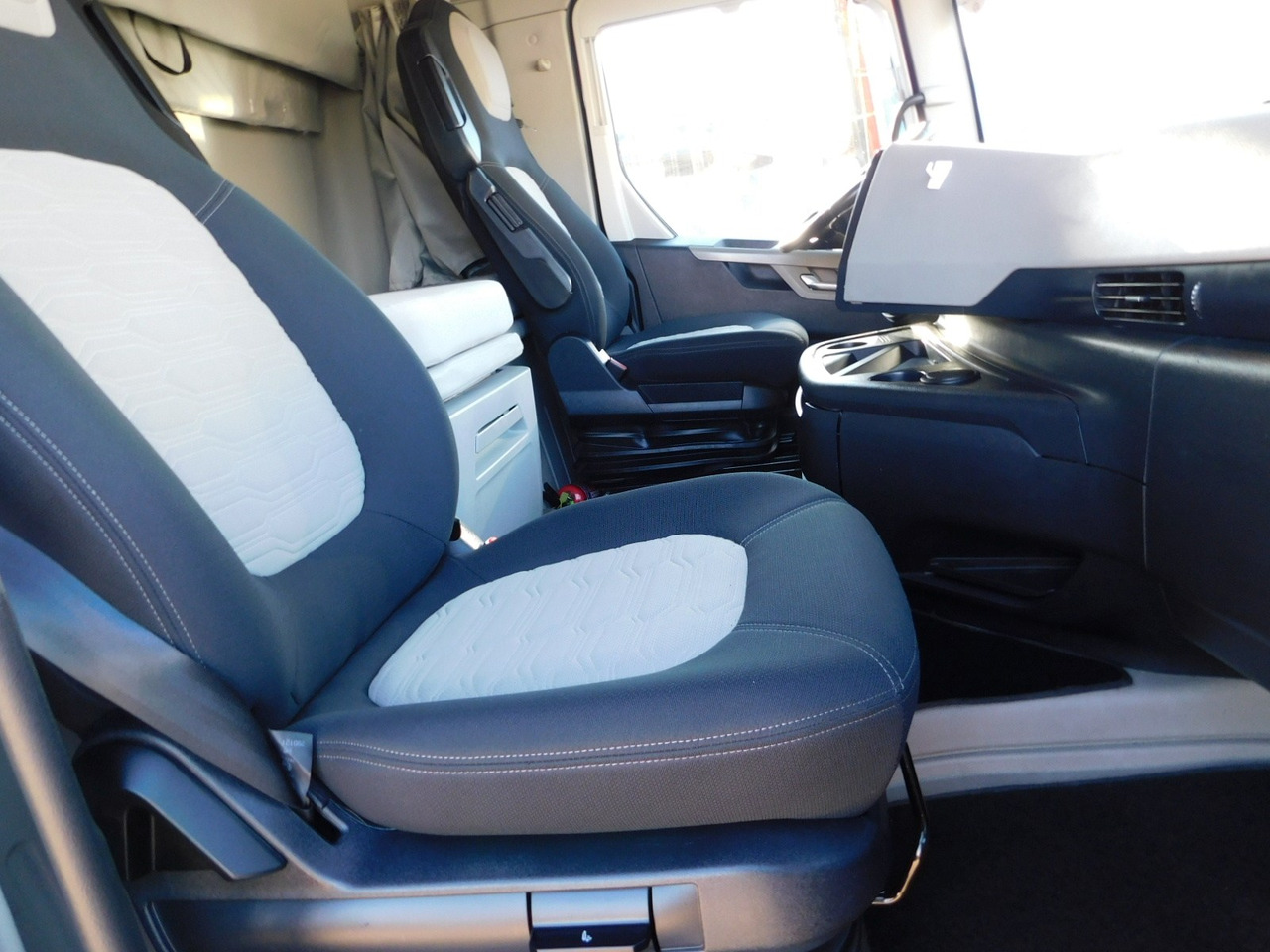 Ford F max ll 4x2 scab e6 12tx2620 - Tractor truck: picture 5 Ford F max ll 4x2 scab e6 12tx2620 - Tractor truck: picture 5