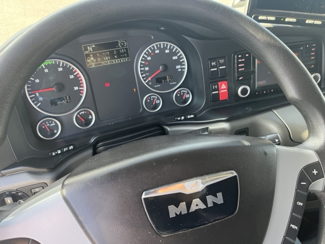 MAN TGX 26.480 6x4 BLS Euro6 Intarder Klima Luftfeder - Tractor truck: picture 3 MAN TGX 26.480 6x4 BLS Euro6 Intarder Klima Luftfeder - Tractor truck: picture 3