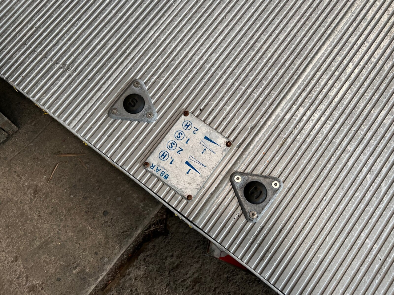 BC2000S4 Ladebordwand BC2000S4 Ladebordwand, Ex-Schweizer Armee - Tail lift: picture 5 BC2000S4 Ladebordwand BC2000S4 Ladebordwand, Ex-Schweizer Armee - Tail lift: picture 5