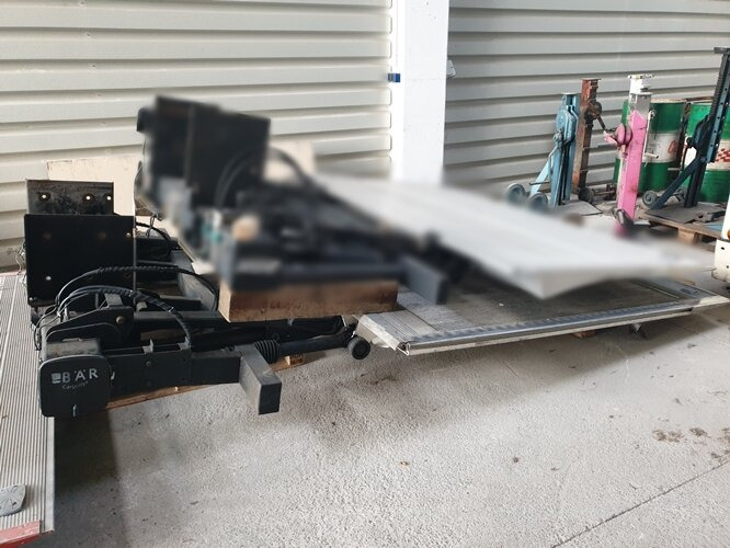 Baer Cargolift Ladebordwand Baer Cargolift Ladebordwand 2t BÄR Typ BC2000S4 - Tail lift: picture 1 Baer Cargolift Ladebordwand Baer Cargolift Ladebordwand 2t BÄR Typ BC2000S4 - Tail lift: picture 1