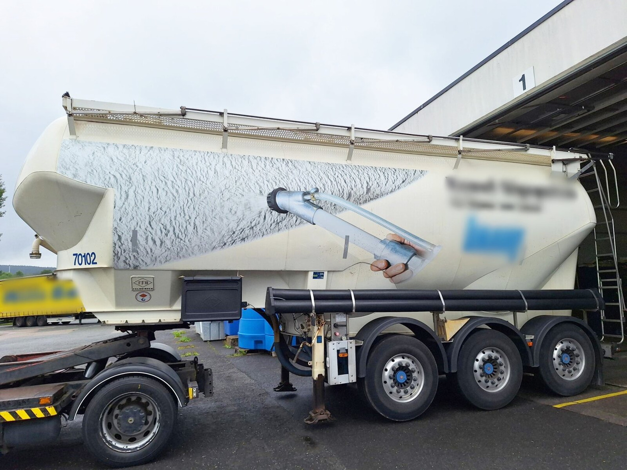 Feldbinder EUT 38.3-3 EUT 38.3-3, Liftachse, 3 Kammern, ca. 38.000l - Silo semi-trailer: picture 1 Feldbinder EUT 38.3-3 EUT 38.3-3, Liftachse, 3 Kammern, ca. 38.000l - Silo semi-trailer: picture 1