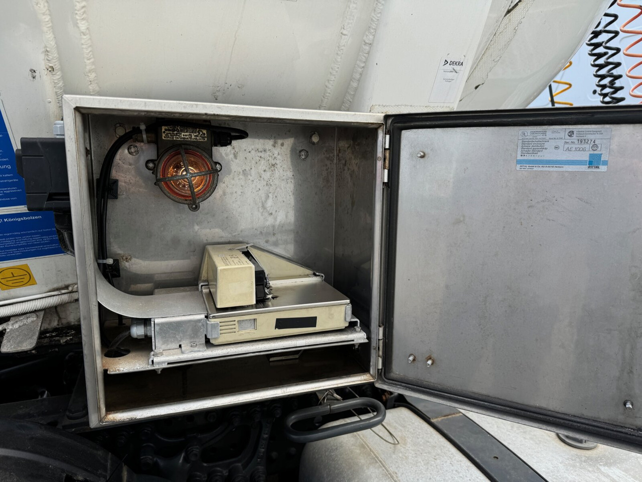 Feldbinder TSA 44.3-4 TSA 44.3-4, Tankauflieger, 4 Kammern, 43300l - Tanker semi-trailer: picture 5 Feldbinder TSA 44.3-4 TSA 44.3-4, Tankauflieger, 4 Kammern, 43300l - Tanker semi-trailer: picture 5