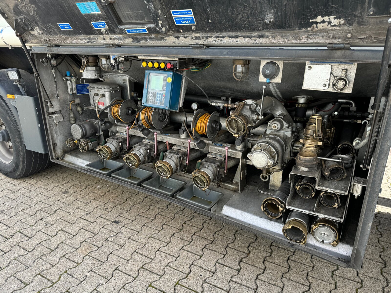 Feldbinder TSA 44.3-4 TSA 44.3-4, Tankauflieger, 4 Kammern, 43300l - Tanker semi-trailer: picture 3 Feldbinder TSA 44.3-4 TSA 44.3-4, Tankauflieger, 4 Kammern, 43300l - Tanker semi-trailer: picture 3