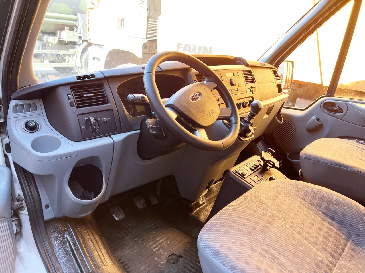Ford Transit 2.2 TDCI 4x2 Transit 2.2 TDCI 4x2, Krankentransporter - Ambulance: picture 2 Ford Transit 2.2 TDCI 4x2 Transit 2.2 TDCI 4x2, Krankentransporter - Ambulance: picture 2