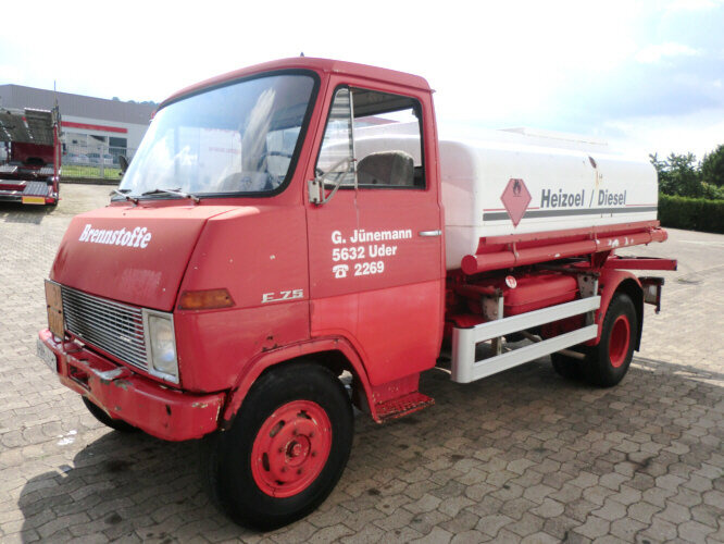 Hanomag F 75/35 Ki Hanomag-Henschel F 75/35 Ki, 5 cbm - Tanker truck: picture 3 Hanomag F 75/35 Ki Hanomag-Henschel F 75/35 Ki, 5 cbm - Tanker truck: picture 3