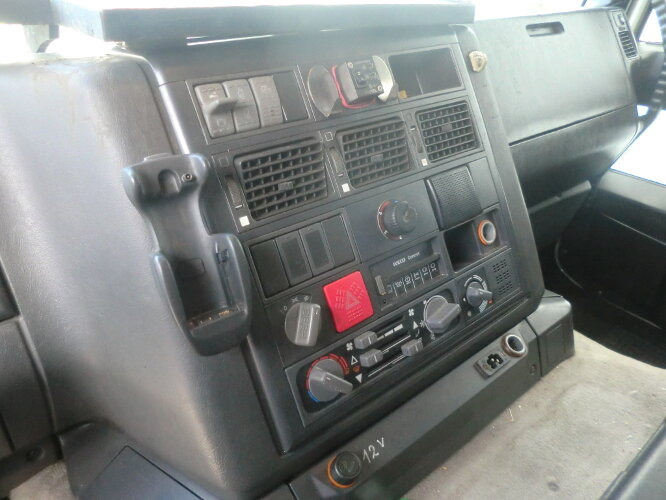 Box truck Iveco EuroTech 190E40 4x2 Euro Tech 190E40, Möbelkoffer, 49 cbm: picture 10 Box truck Iveco EuroTech 190E40 4x2 Euro Tech 190E40, Möbelkoffer, 49 cbm: picture 10