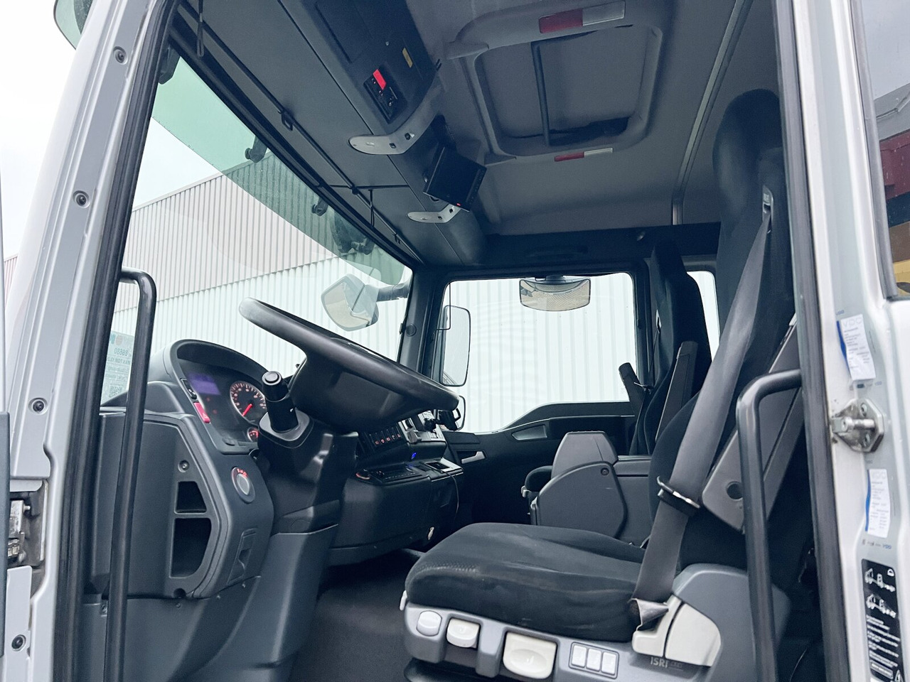 Interior photo 1: Dropside/ Flatbed truck MAN TGM 13/15.290 4X4 BL TGM 13/15.290 4X4 BL, Seilwinde