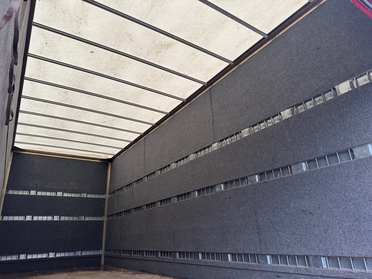 Box truck MAN TGM 15.290 4x2 LL TGM 15.290 4x2 LL, Topsleeper, LBW MBB, Möbelkoffer: picture 14 Box truck MAN TGM 15.290 4x2 LL TGM 15.290 4x2 LL, Topsleeper, LBW MBB, Möbelkoffer: picture 14