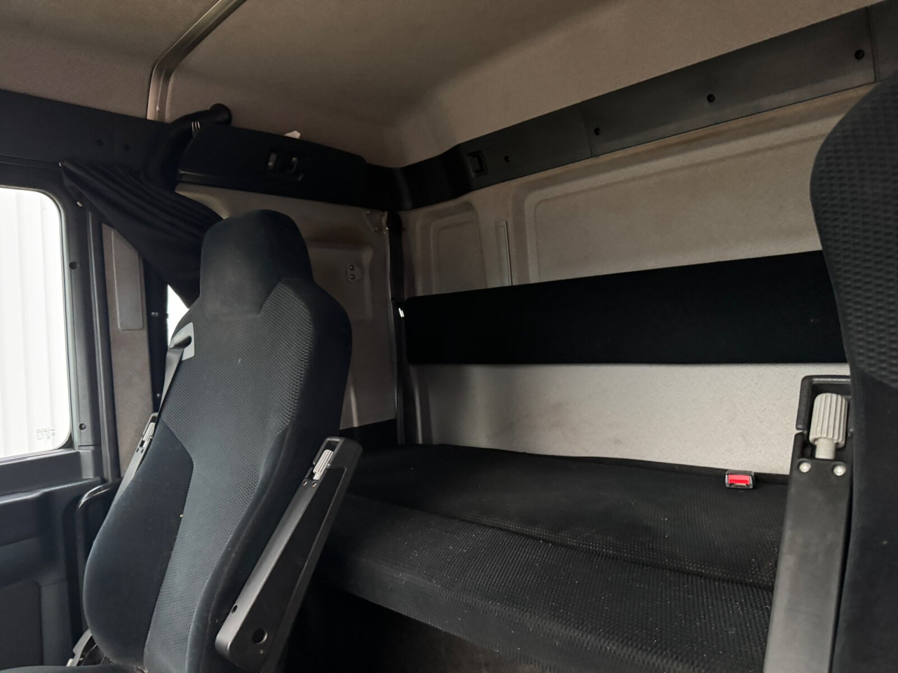 Box truck MAN TGM 15.290 4x2 LL TGM 15.290 4x2 LL, Topsleeper, LBW MBB, Möbelkoffer: picture 7 Box truck MAN TGM 15.290 4x2 LL TGM 15.290 4x2 LL, Topsleeper, LBW MBB, Möbelkoffer: picture 7