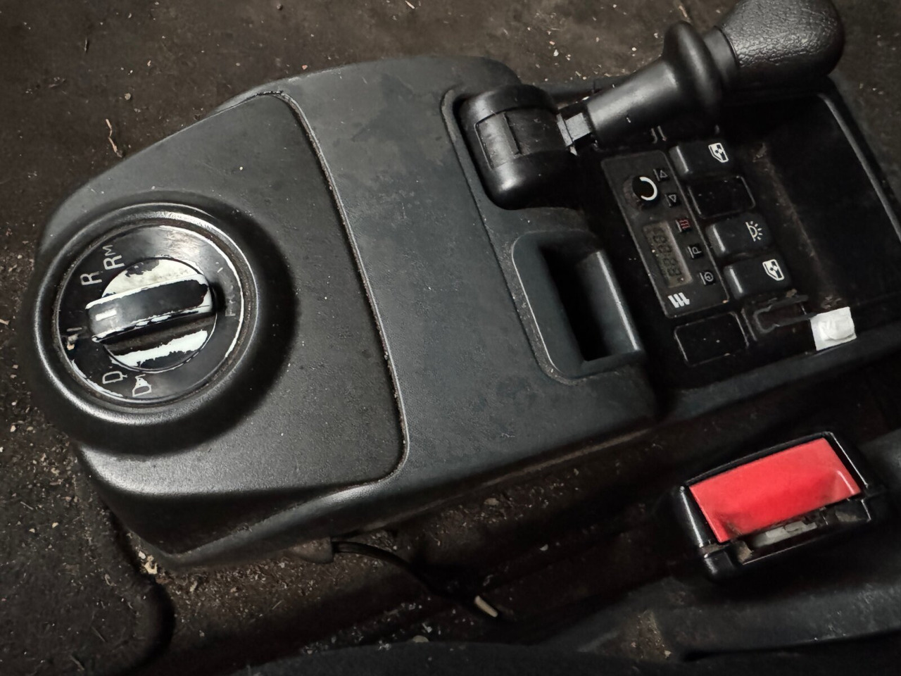 Box truck MAN TGM 15.290 4x2 LL TGM 15.290 4x2 LL, Topsleeper, LBW MBB, Möbelkoffer: picture 6 Box truck MAN TGM 15.290 4x2 LL TGM 15.290 4x2 LL, Topsleeper, LBW MBB, Möbelkoffer: picture 6